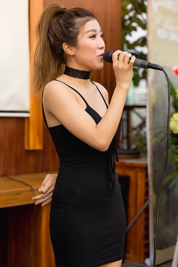 Trang Pháp sáng tác ca khúc đầu tay cho Minh Trung và không lấy thù lao vì tình thân.