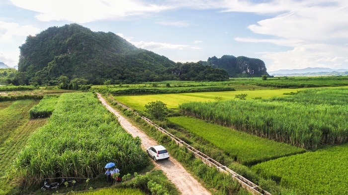 Hệ thống kênh mương nội đồng xã Hoa Sơn được xây dựng mới đảm bảo cho tưới tiêu đồng ruộng. Ảnh: Sỹ Minh