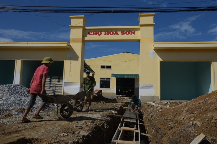 Chợ Hoa Sơn (Anh Sơn) được đầu tư xây dựng gần 8 tỷ đồng. Ảnh: S.M