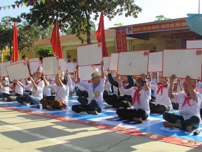 Hội thi Rung Chuông vàng tìm hiểu chính sách BHYT trong HSSV.