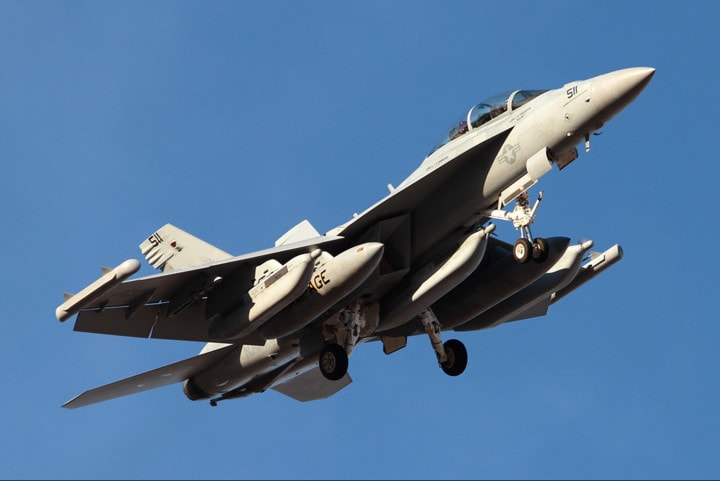 Tầm bay của EA-18G Growler là 3.330km, trần bay 15.000m. Ảnh: Jetphotos.