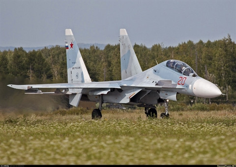 Tiêm kích Su-30M2 số hiệu 20  'Đỏ' của Không quân Nga