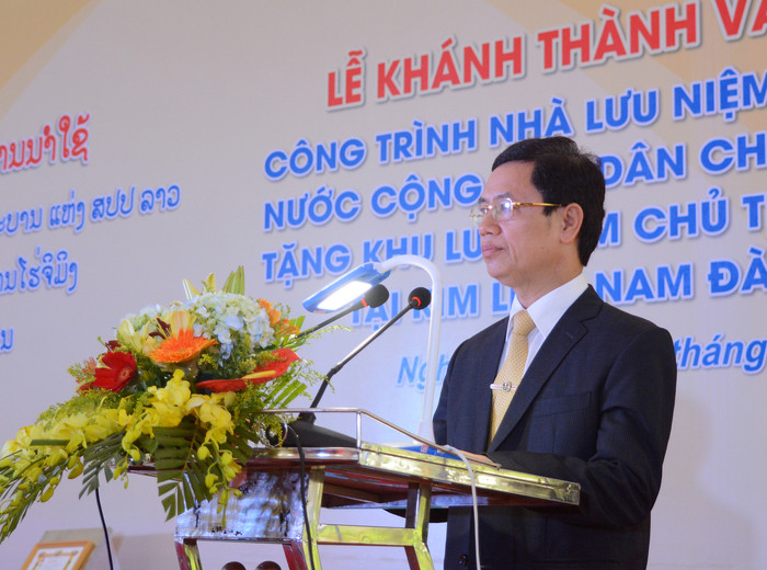 Phó Bí thư Thường trực Tỉnh ủy Nguyễn Xuân Sơn phát biểu tiếp nhận công trình Nhà lưu niệm. Ảnh: T.G