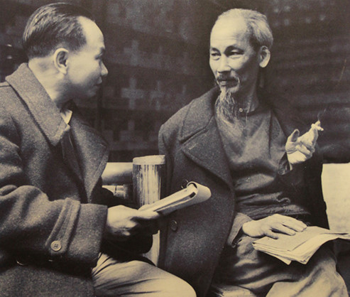 Tháng 5/1941, tại Hội nghị Trung ương lần 8 diễn ra tại Pác Bó, Cao Bằng, ông Trường Chinh được bầu làm Tổng Bí thư. Tại lán Khuổi Nậm, lần đầu tiên ông được gặp lãnh tụ Nguyễn Ái Quốc. Ảnh tư liệu