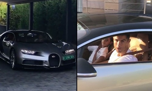 Cristinano Ronaldo cùng con trai Junior trong khoang lái Bugatti Chiron