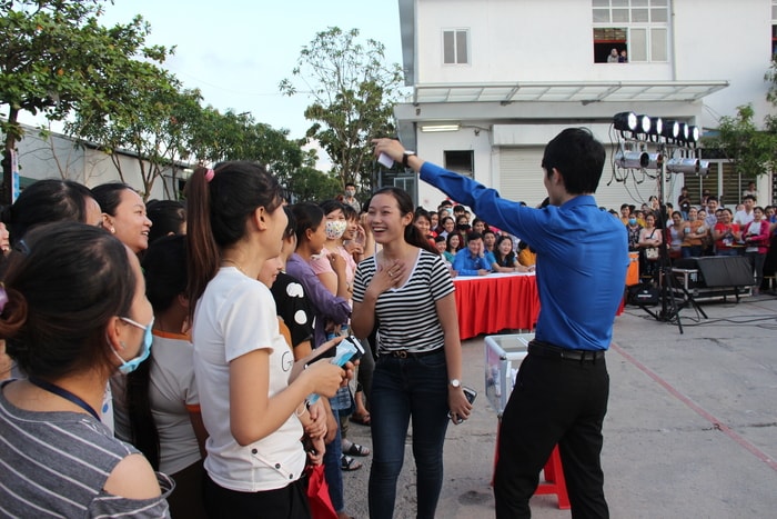 Công ty may Minh Anh - Kim Liên có hơn 1000 công nhân. Chương trình diễn ra cuối buổi chiều sau giờ tan tầm nên có rất đông công nhân tham gia. Đây là một trong những hoạt động chào mừng Đại hội Đoàn TNCS Hồ Chí Minh tỉnh Nghệ An lần thứ VII, nhiệm kỳ 2017 - 2022. Mục đích của chương trình nhằm thiết thực tổ chức các hoạt động chăm lo đời sống văn hóa tinh thần, tạo sân chơi lành mạnh bổ ích, góp phần giáo dục và định hướng lối sống, tuyên truyền giáo dục pháp luật cho thanh niên công nhân trên địa bàn tỉnh Nghệ An. ngày hội 