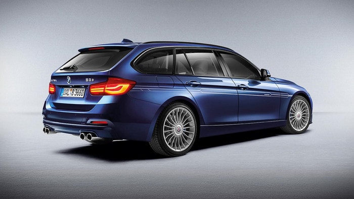 Alpina B3 S Biturbo: Xe có khả năng tăng tốc 0-100 km/h trong vòng 4,3 giây nhờ  khối động cơ tăng áp kép 6 xi lanh thẳng hàng có dung tích 3.0l sản sinh công suất 434 mã lực dẫn động cầu sau. Xe là sự kết hợp hoàn hảo giữa công suất, mô men xoắn cải thiện và lượng nhiên liệu tiêu thụ cùng lượng khí CO2 phát thải cắt giảm đáng kể . Mức giá khởi điểm của xe  khoảng 73.934 USD.