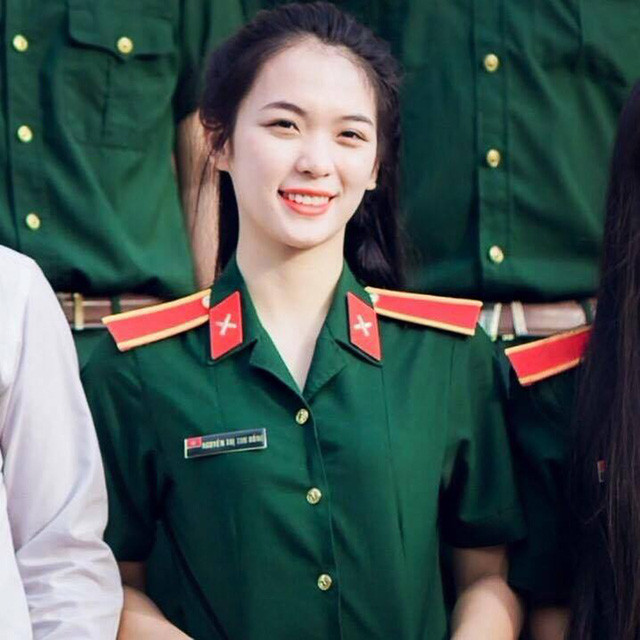 Cô giáo môn Giáo dục quốc phòng Nguyễn Thị Thu Hồng.