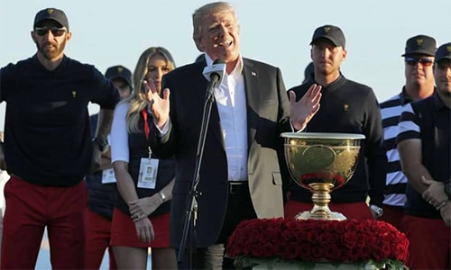 donald-trump-dung-truc-thang-toi-trao-giai-presidents-cup-1
