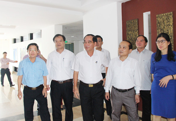 Đoàn giám sát trực tiếp tại dự án đô thị Golden City I. Ảnh: Minh Chi