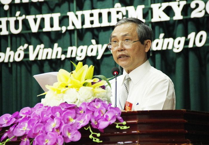 Ông Nguyễn Văn Hanh - Trưởng ban Đoàn kết Công giáo thành phố báo cáo kết quả hoạt động của Ban đoàn kết công giáo Thành phố Vinh nhiệm kỳ 2012 - 2017.