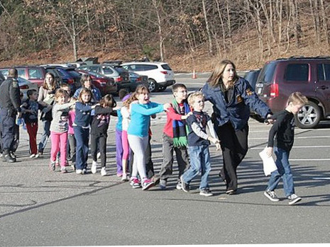 Vụ xả súng tại Trường tiểu học Sandy Hook (28 người chết, 2 người bị thương)