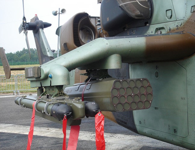 Các điểm treo 2 bên cánh trực thăng có khả năng mang 8 tên lửa chống tăng HOT-2/3, AGM-114 Hellfire,TRIGAT LR, hệ thống vũ khí có khả năng tiêu diệt các mục tiêu mặt đất ở cự ly 5-8km, 4 tên lửa không đối không tầm thấp Stinger hoặc 2 tên lửa Mistral, rocket không điều khiển 70mm. Ảnh: realitymod.