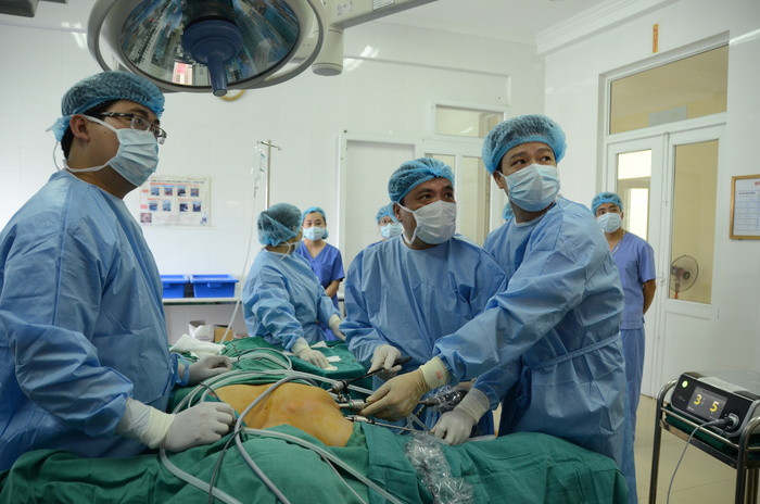 Bệnh viện Nội tiết Trung ương chuyển giao kỹ thuật mổ nội soi tuyến giáp cho Bệnh viện Nội tiết Nghệ An.