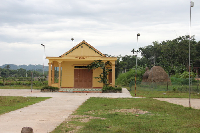 Nhà văn hóa xóm 12, xã Lam Sơn (Đô Lương) được xây dựng khang trang sạch đẹp từ nguồn đóng góp của người dân. Ảnh: Hoài Thu
