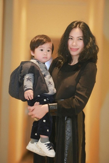 vợ Tùng Dương và con
