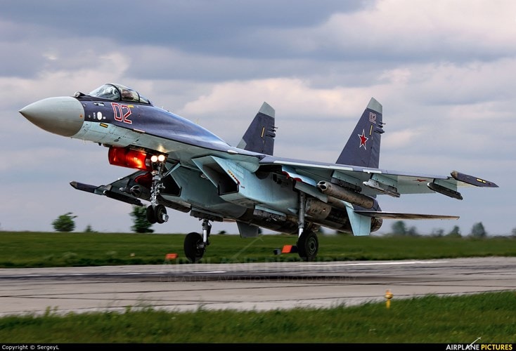 Và lựa chọn khả dĩ nhất của UAE hiện tại chính là Su-35, bởi chỉ có dòng chiến đấu cơ đa năng này mới có thể đối trọng được với F-35I của Israel. Ở một góc độ nào đó khả năng tác chiến của Su-35 còn vượt trội hơn cả F-35I, nếu UAE biết cách vận dụng điều này. Nguồn ảnh: Airplane Picture.