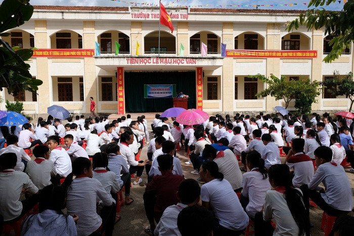 Chương trình truyền thông thu hút sự tham gia của đông đảo học sinh xã Thông Thụ. Ảnh: Mỹ Hà