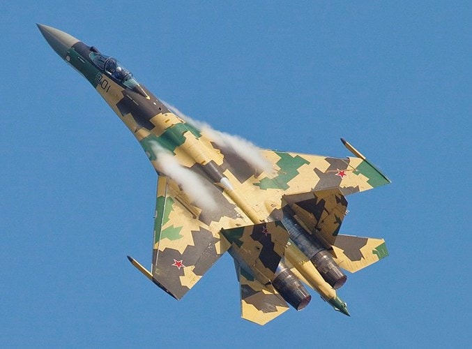 Ban đầu được biết tới với tên gọi Su-27M, chiến đấu cơ Su-35 là bản nâng cấp cực lớn so với những chiếc chiến đấu cơ Su-27 đời đầu của Không quân Nga. Nguồn ảnh: Wiki.