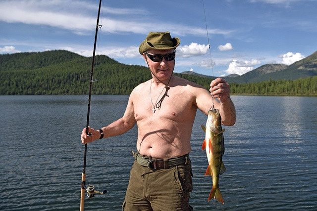 Ông Putin cũng cho thấy mình là một người rất sát cá. Ảnh: TASS