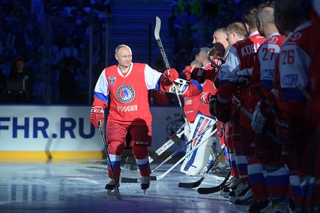Ngoài ra, một trong những môn thể thao ưu thích của Tổng thống Putin là hockey. Ảnh: TASS