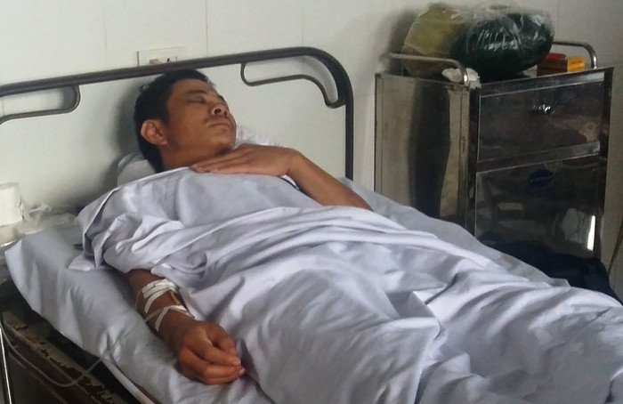 Nạn nhân đang được điều trị trong bệnh viện đa khoa 115 Nghệ An. Ảnh: Tân Kỳ