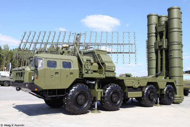 Các hệ thống S-400 hiện tại đang được triển khai tại Kaliningrad, Crimea ở Nga và Syria.