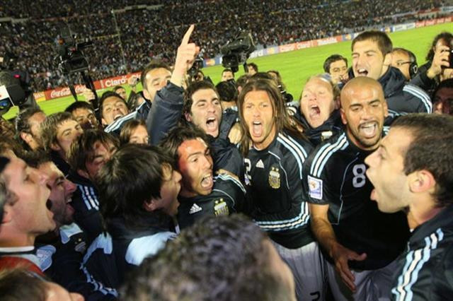 Các cầu thủ Argentina ăn mừng sau chiến thắng 1 - 0 trước Uruguay. Ảnh: Internet