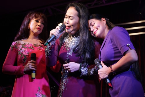 ngoc-huyen-duoc-cap-phep-ve-nuoc-bieu-dien
