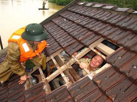 Ngày 30/9/2013, bãoWutip cũng hoành hành miền Trung, gây ra trận “đại hồng thủy” làm 9 người chết,199 người bị thương, thiệt hại hàng nghìn tỷ đồng.Cơn bão này đã gây ra mộtcơn lũ kinh hoàng nhất sau gần nửa thế kỷ. Cơn lũ đi qua, nhiều gia đình lâm vàocảnh kiệt quệ. 