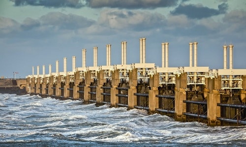Dự án Delta Works ở Hà Lan bao gồm 13 con đê với tổng chiều dài gần 16.500 km. Ảnh: Medias.