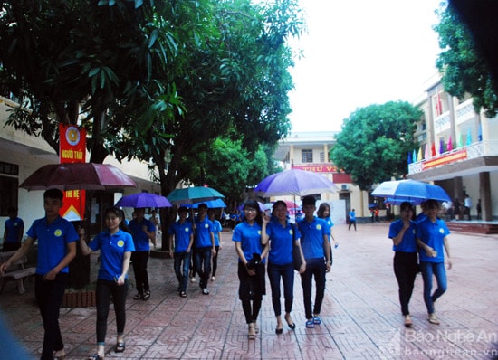 Năm học mới  2017- 2018 nhà trường đón hơn 600 tân sinh viên nhập học. Ảnh: Thu Hương.