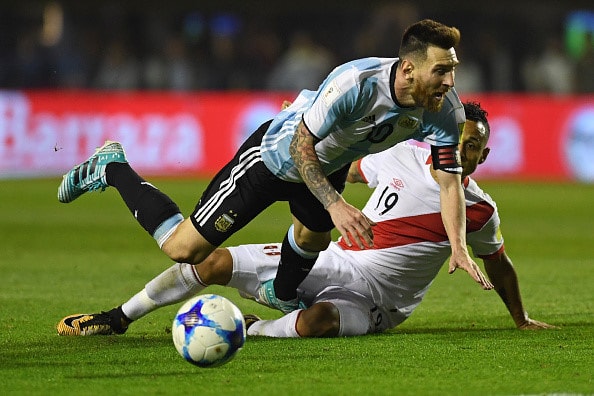 Messi cô đơn trong màu áo Argentina. Ảnh: Internet