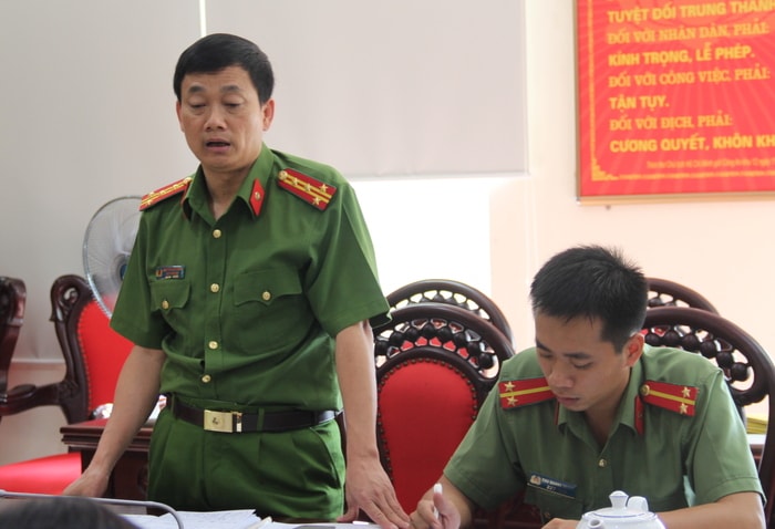 Đại tá Nguyễn Mạnh Hùng - Phó Giám đốc Công an tỉnh phát biểu tại cuộc làm việc. Ảnh: Hoài Thu
