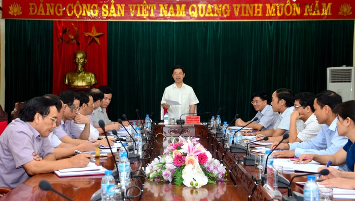 Đồng chí Nguyễn Xuân Sơn – Phó Bí thư Thường trực Tỉnh uỷ, Chủ tịch HĐND tỉnh chủ trì cuộc làm việc. Cùng dự có đồng chí Nguyễn Văn Thông – Phó Bí thư Tỉnh uỷ. Các đồng chí Uỷ viên Ban Thường vụ Tỉnh uỷ: Hồ Phúc Hợp – Trưởng Ban Tuyên giáo Tỉnh uỷ; Phan Đức Đồng – Trưởng Ban Nội chính Tỉnh uỷ và đại diện lãnh đạo các ban đảng, văn phòng Tỉnh uỷ.