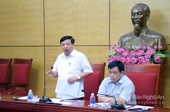 Đồng chí Nguyễn Xuân Đường - Phó Bí thư Tỉnh ủy, Chủ tịch UBND tỉnh chủ trì cuộc họp. Ảnh: Xuân Hoàng