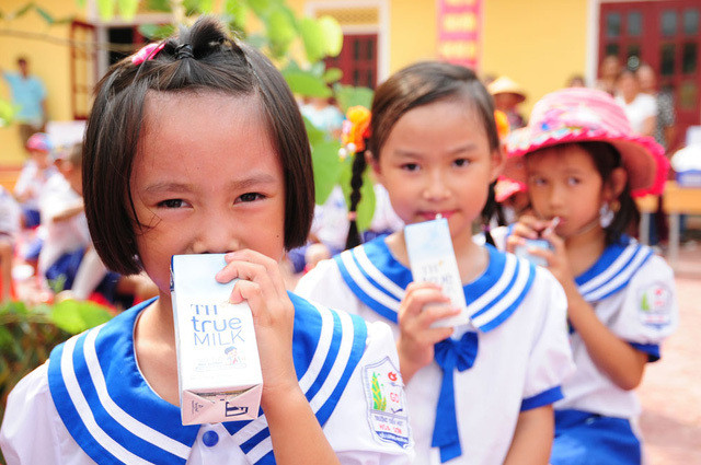 Hoc sinh Nghệ An tham gia Chương trình Sữa học đường. Ảnh: tư liệu