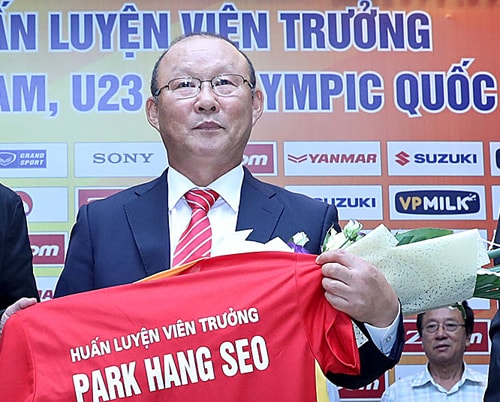 hlv-park-hang-seo-ve-nuoc-ngay-sau-khi-ky-hop-dong