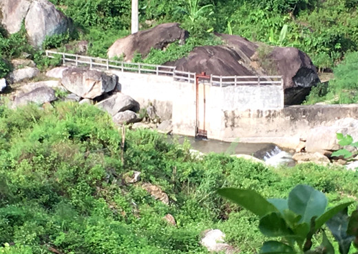 Thủy điện Bản Cốc chuẩn bị xây kè bảo vệ ngập lũ và xây bể chứa nước sinh hoạt cho dân các hộ dân tại xã Châu Kim. Ảnh:  CTTĐT Nghệ An