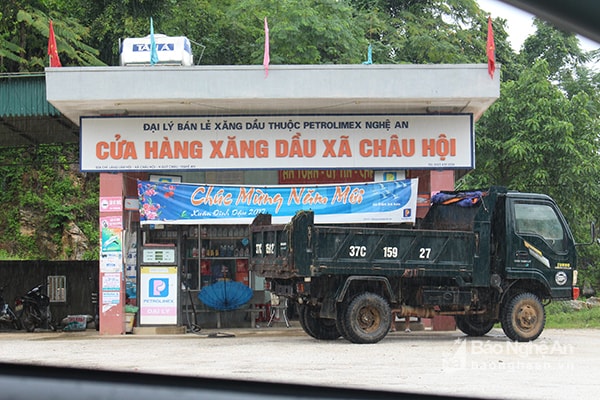 Cửa hàng xăng dầu Châu Hội. Ảnh: Nhật Lâm