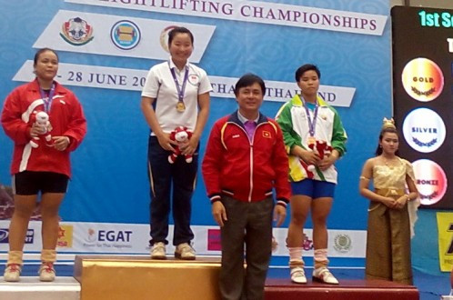 Lê Thị Thắm (giữa) giành 1 HCB, 1 HCĐ tại Giải vô địch châu Á 2016