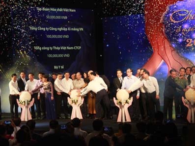 Lãnh đạo Đảng, Nhà nước, đại diện các Bộ, ban ngành, các tôn giáo chức sắc cùng kêu gọi 