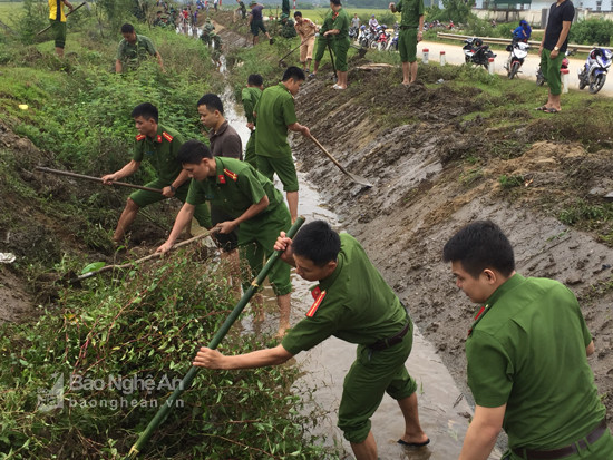 Buổi lễ phát động đã thu hút được hàng trăm cán bộ, LLVT tham gia. Ảnh: Ngọc Tăng