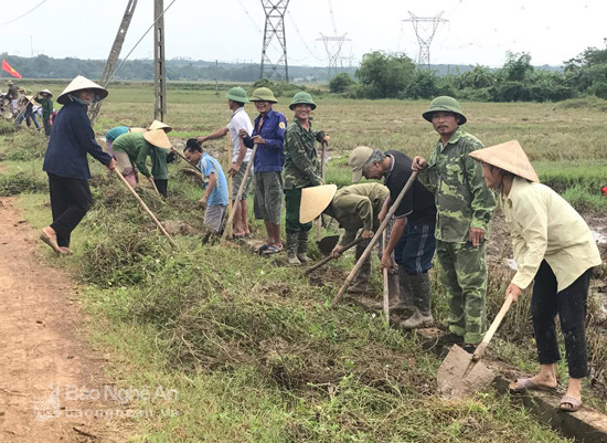 Kênh mương nội đồng được bà con nông nạo vét để đảm tưới tiêu. Ảnh: Minh Thái