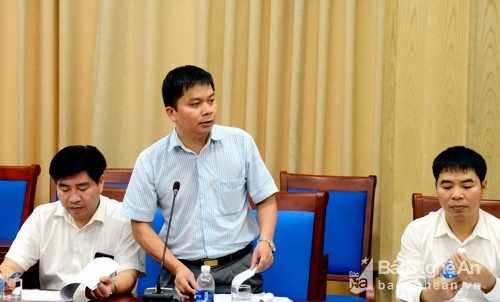 Ông Nguyễn Văn Nam- Phó Giám đốc Trung tâm Xúc tiến và hỗ trợ đầu tư tỉnh đề nghị bổ sung giải pháp thông tin truyền thông. Ảnh Thanh Lê