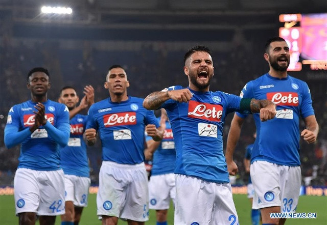 Các cầu thủ Napoli ăn mừng sau chiến thắng trước AS Roma ngay trên sân Olympico. Ảnh: Internet