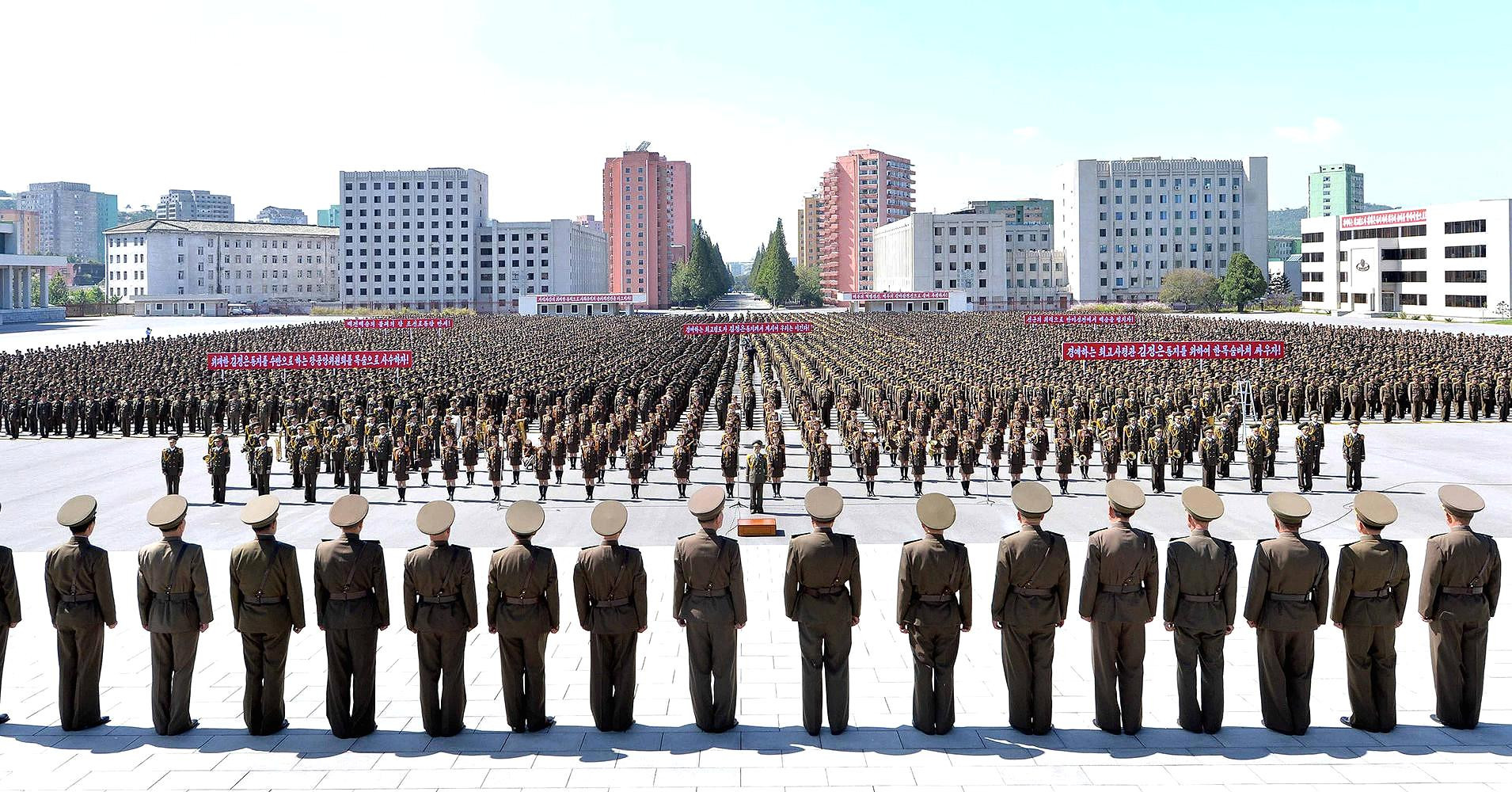 Thành viên Hội đồng An ninh Nhân dân Triều Tiên tham gia biểu tình chống Mỹ tháng 9/2017. Ảnh: KCNA