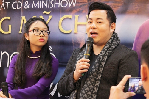 Phương Mỹ Chi (trái) và Quang Lê ở buổi họp báo. Ảnh: M.N.