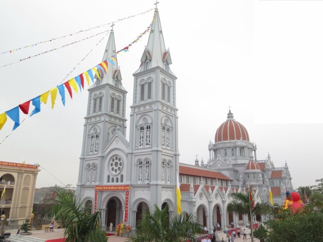 Nhà thờ của giáo xứ được xây dựng vào khoảng năm 1902 và được nâng cấp, trùng tu năm 2016. 