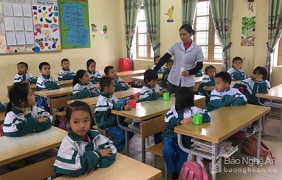 Tẩy giun cho học sinh Trường Tiểu học Lưu Sơn (Đô Lương) đợt 2.